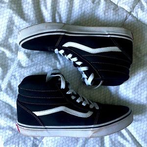 🚨sold🚨Black Suede Vans